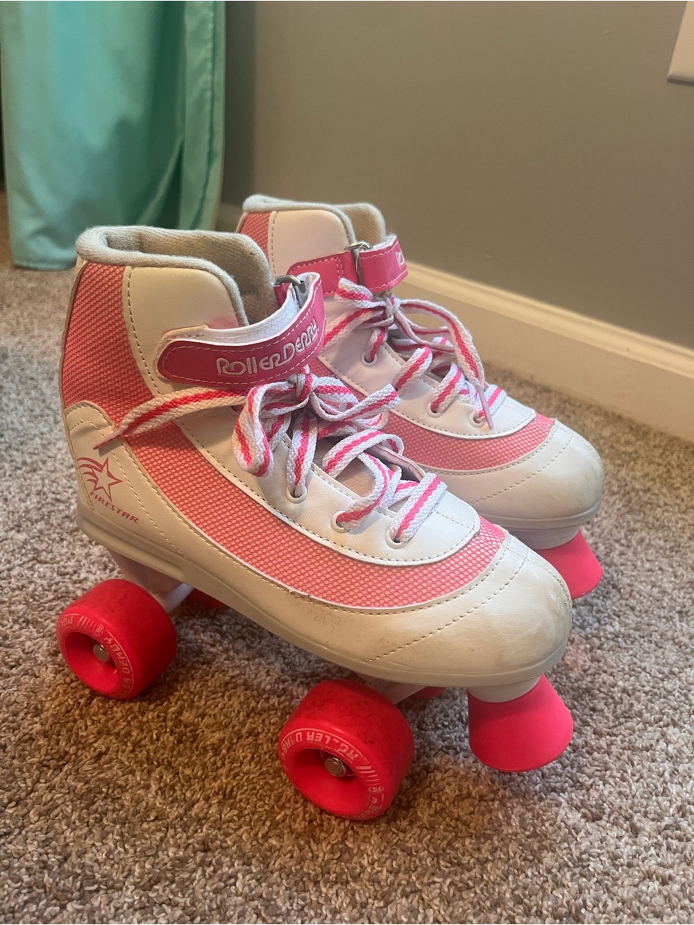 Roller Derby Pink & White Girls' Classic Quad Roller Skates size 4